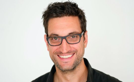 Markus Spörndli schrieb für die WOZ und die NZZ: In der Berichterstattung über Afrika spielen die ideellen Unterschiede «keine grosse Rolle», sagt er. (Bild zVg)