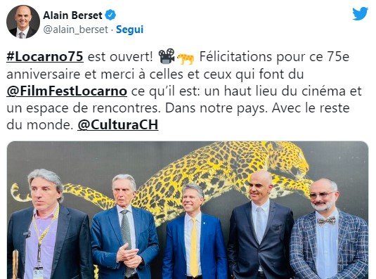 Die Frauen brauchen immer etwas länger. Deshalb sind sie hier beim Fototermin wohl noch nicht dabei. Alain Berset in seiner Grussbotschaft aus Locarno, bevor seine hochrangige Begleitung bald über Diversität diskutieren wird...       (Bild: Twitter)