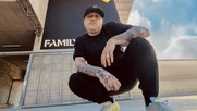 Kam vor einem Jahr und hat Family gleich stark geprägt: Flo Weitzel, neuer Executive Creative Director... (Bild: Family/zVg)