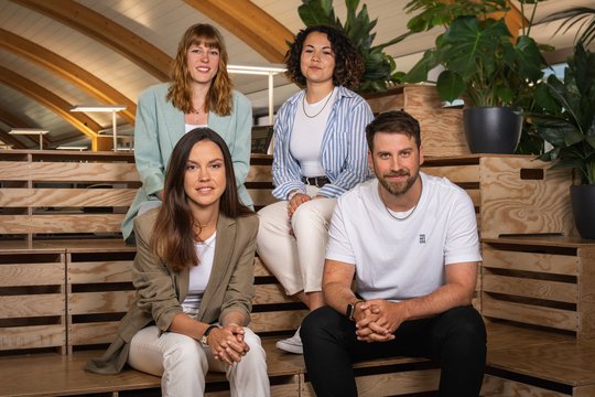 Jetzt sind die Namen bekannt: Verdiente Mitarbeitende in neuen Leitungsfunktionen (v.l. oben): Anja Zingg und Zoé Stoller. Unten: Helena Müller und Stefan Viliotti...          (Bild: zVg)