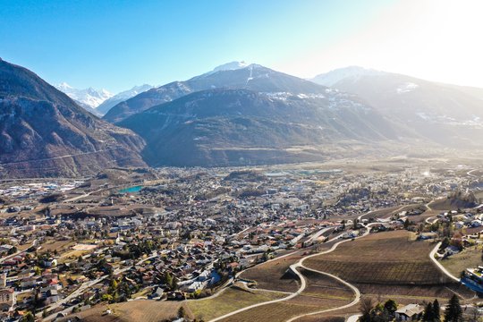Siders oder Sierre ist die viertgrösste Stadt im Kanton Wallis. Die Stadt zählt  fast 17'000 Einheimische und ist Ausgangspunkt für viele touristische Ziele...             (zVg)