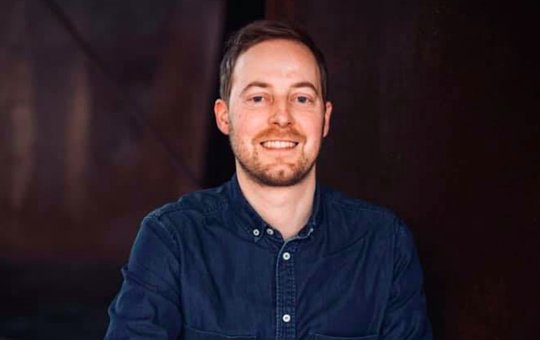 «Wir haben das Glück, von der Zentrale in Menlo Park zu jeder Zeit gehört zu werden, können aber sehr eigenständig arbeiten», sagt Communications Manager Johannes Prüller. (Bild zVg)
