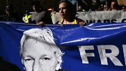 «Wir sind weiterhin optimistisch, dass wir gewinnen werden und Julian nicht an die Vereinigten Staaten ausgeliefert wird», meint Stella Assange auf Twitter... (Bild: © The Guardian)