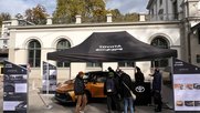 An Standorten in der ganzen Schweiz wie zum Beispiel auch am Bahnhof Stadelhofen in Zürich wollte Toyota Lust auf seinen C-HR wecken... (Bild: zVg)