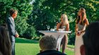 Peter Hossli, Leiter Ringier Journalistenschule, im Gespräch mit den Jouschu-Absolventinnen Yara Vettiger und Vanessa Nyfeler (Foto: zVg / © Mattia Coda)