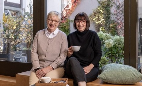 Nach dem abrupten Wechsel in der Verantwortung von «Kochen» hatten Annemarie Wildeisen (l.) und Tochter Florina Manz den Wunsch nach einem unabhängigen Magazin, das sie in Eigenverantwortung und mit viel Liebe produzieren...   (Bild zVg)