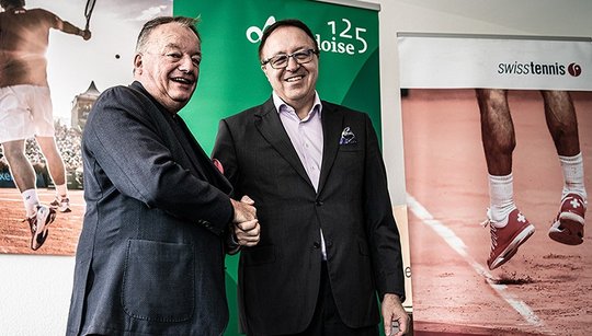 Grund zur Freude bei der Vertragsunterzeichnung zwischen Swiss Tennis und der Vaudoise-Gruppe: René Stammbach (l.) und Jean-Daniel Laffely… (Bild: Vaudoise)