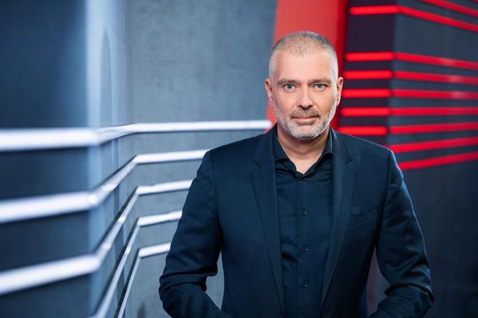Sandro Botz will es wissen: Staatskrise oder nur ein Sturm im Wasserglas?...      (Bild: SRF)