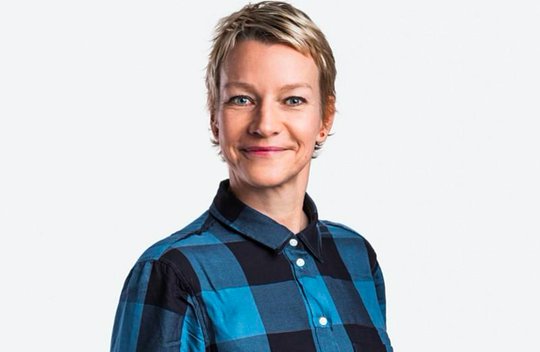 Alexandra Stühff wechselt von SRF-«Eco» zur NZZ, wo sie im Trio mit Dieter Bachmann und Chanchal Biswas das Wirtschafts-Ressort leitet. (Bild © SRF/Oscar Alessio)