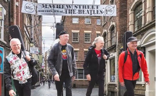 Toni Vescoli (v.l.), Freddy Mangili, Düde Dürst und Peter Glanzmann bei einer «Beatle-Week» in Liverpool...         (Bild: Les Sauterelles)  