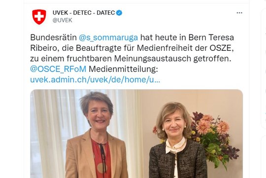 Im Gespräch betonten Bundesrätin Sommaruga und Teresa Ribeiro die zentrale Rolle von Journalistinnen und Journalisten für eine funktionierende Demokratie...