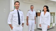«Kapitän Max Parger» (l.) zumindest bis 2024 im Einsatz. Künftig auch Oster-Specials und möglicherweise vierte Folge im Jahr…   (Bild: ZDF)