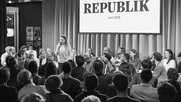 In den Ferien will das «Republik»-Team die Köpfe zusammenstecken und sich um die Weiterentwicklung des Magazins kümmern... (Bild: «Republik»)