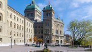 Wie schauen Medienschaffende den Politikerinnen und Politikern auf die Finger? (Bild © admin.ch)