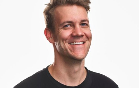 Der ehemalige «Blick»-Journalist Raphael Bischof verlässt den Verband auf Ende September... (Bild zVg / © Adrian Ehrbar)