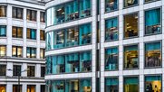 Banken über alles: Heimliche Riesen wie die Rohstoffhändler bleiben in den Wirtschafts-Ressorts völlig unterbelichtet. (Bild zVg)
