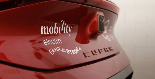 Den Sticker soll man bald bei allen E-Autos von Mobility entdecken... (Bild: zVg)