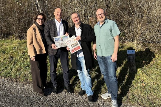Bringen die neue Wochenzeitung gemeinsam heraus: Carmela Herzog, Walter Herzog, Ciril Moser und Sascha Moser… (v.l., Bild: zVg) 