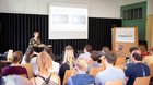 50 Personen kamen trotz Sommerwetter in den Berner Progr: Hier die Keynote von Franziska Ramser von der SRF-«Rundschau». (Bild zVg / © Raphael Hünerfauth)