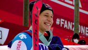Marco Odermatt ganz oben: Erst gewinnt er die Goldmedaille im Riesenslalom an den Olympischen Spielen und jetzt den Riesenslalom- und Gesamtweltcup. (Bild Screenshot Youtube)