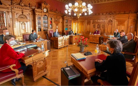 Was eine Bundesrätin ihren Amtsdirektoren so zumailt, kann herausverlangt werden...      (Bild © admin.ch)