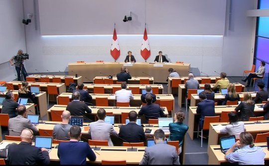Bundesrätin Simonetta Sommaruga gibt ihren Rücktritt bekannt...          (Screenshot Livestream von der Medienkonferenz)