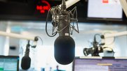 SRF interviewt hauseigene Journalisten. Und suggeriere damit eine «Expertenmeinung», kritisiert ein Zuschauer. (Bild © SRF)