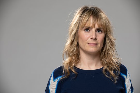 Anna Pieri Zuercher ergattert seit 2005 in der Schweiz und auf internationaler Ebene ein Engagement nach dem anderen. Seit 2020 ist sie als Kommissarin im Schweizer «Tatort» zu sehen. Jetzt folgt eine ganz andere Rolle in «Nebensaison»…       (Bild: SRF)