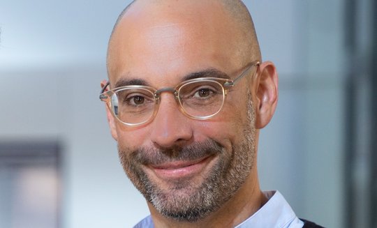 Der ehemalige SRF-Journalist Pascal Scherrer verlässt CH Media nach drei Jahren.
