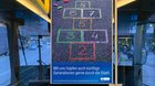 Aus dem alten Hüpfspiel «Himmel und Hölle» wird ein Werbesujets für die Verkehrsbetriebe Zürich... (Bild: zVg)