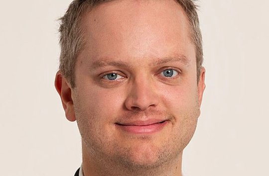 Der Grünen-Politiker Raphaël Mahaim will Schadensersatz und Geldstrafen einführen, wenn Medien mit missbräuchlichen Klagen vor Gericht gezerrt werden...       (Bild © parlament.ch)