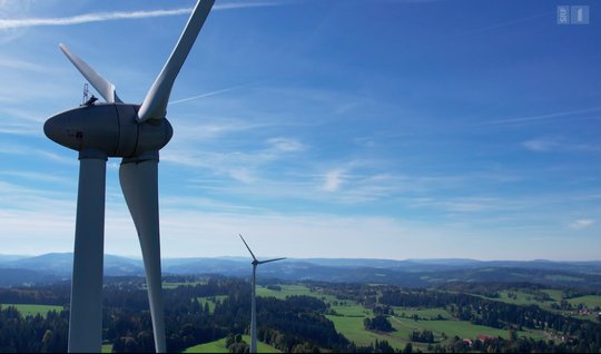 «Rundschau»-Beitrag im Gegenwind: Gegen «Kampf um Windräder: Gegner machen mobil» gingen mehrere Beschwerden ein. (Bild Screenshot SRF)