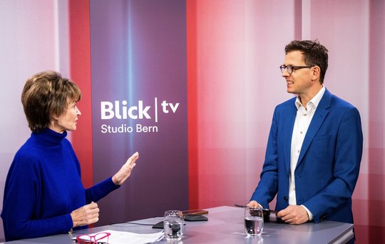 Ende Februar herrschte noch eitel Sonnenschein bei der Eröffnung des neuen Blick TV Studios in Bern: Die ehemalige Bundesrätin Micheline Calmy-Rey bei Christian Dorer zu Gast im Talkformat «Hier fragt der Chef»….