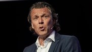 In 27 Jahren 883 Spiele geleitet: Der ehemalige Fifa-Schiedsrichter, ZDF-Fussballexperte und Unternehmer kann als Redner und Trainer gebucht werden...  (Bild: Webseite U. Meier)