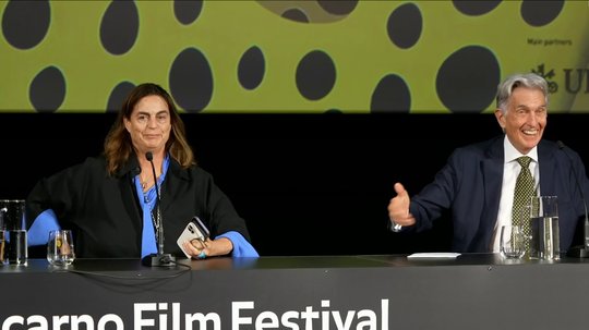 Für den scheidenden Festival-Präsident Marco Solari ist seine Nachfolgerin Maja Hoffmann «ein Glücksfall für Locarno»…     (Bild: RSI)
