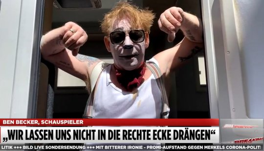 Ben Becker verteidigt seine Schwester Meret für ihr Mitmachen bei #allesdichtmachen. In einer Live-Schaltung während anderen Dreharbeiten sagt er auf «Bild TV» unzensuriert, sie solle sich von «Bild» nicht in eine rechte Ecke drängen lassen... 