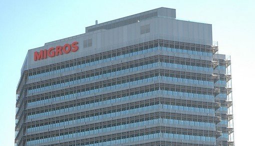 Frust beim Migros-Hauptsitz am Zürcher Limmatplatz: Präsidentin Ursula Nold und MGB-Chef Mario Irminger bedauern das Nein der Delegierten zur Verwaltungs-Verkleinerung...      (Bild: wikipedia)