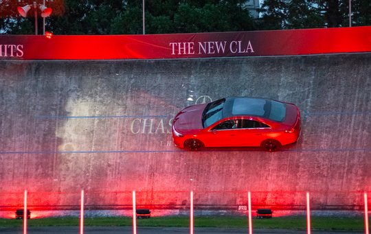 Stilsicher auch in der 45-Grad-Kurve. Der neue Elektro-Mercedes CLA... (zVg / © Tatiana Bogdanova)