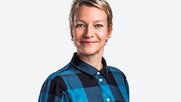Alexandra Stühff wechselt von SRF-«Eco» zur NZZ, wo sie im Trio mit Dieter Bachmann und Chanchal Biswas das Wirtschafts-Ressort leitet. (Bild © SRF/Oscar Alessio)