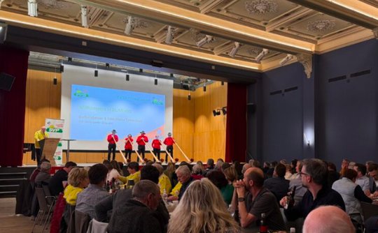 Im Hotel Laudinella in St. Moritz stritten RTR-Direktor Nicolas Pernet, SRG.R-Regionalrat David Spinnler mit dem Bündner SVP-Grossrat Jan Koch... (Bild: zVg)
