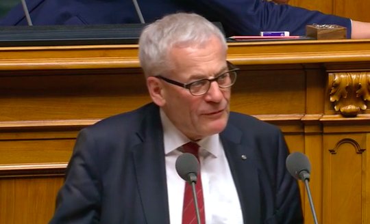 Nach dem Volks-Nein zur Medienförderung am 13. Februar geht es nun darum zu klären, «wo der Stein des Anstosses gelegen ist», so der FDP-Mann Kurt Fluri. (Bild Screenshot parlament.ch)