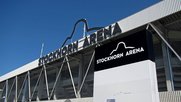 Redaktor Manuel Moser blieb hartnäckig: Wer ist für die Risse im Bauwerk des Stadions Stockhorn Arena verantwortlich und was wird dagegen gemacht?          (Bild: © wikipedia.ch)