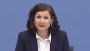 Ferda Ataman, Antidiskriminierungsbeauftragte Deutschlands, forderte nach dem Massaker der Hamas in Israel die Bundesregierung auf, nicht mehr über die Plattform X zu kommunizieren...     (Bild Sreenshot Bundes-PK)