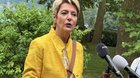 Unter Druck: Bundespräsidentin Karin Keller-Sutter ringt um eine Lösung im Zollstreit mit Donald Trump...     (Bild: Klein Report)