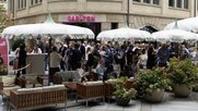 Ein Hoch aufs reichweitenstarke Radio bei Häppchen und Drinks am Networking-Anlass…     (Bild: Goldbach/zVg)