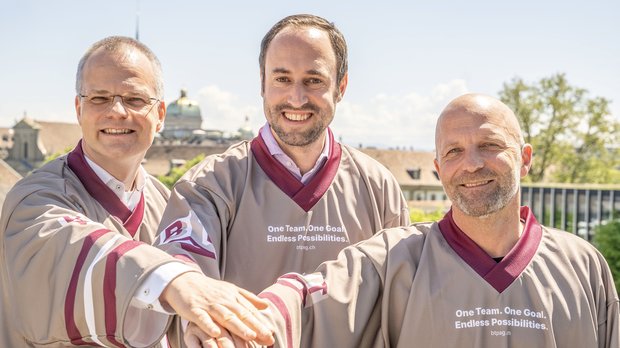 Frank Schlottmann von der msg Group, FDP-Nationarat Christian Wasserfallen, und der designierte Head Coach Remo Tschanz (v.l., Bild: zVg)
