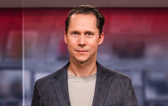 Neben «Schweiz aktuell» moderiert Mario Torriani neu auch auf Radio SRF 3. (Bild: SRF)