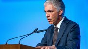 Die Aufsichtsbehörde wirft Lauber «erhebliche» Verletzungen seiner Amtspflichten vor und sanktioniert dies mit einer Lohnkürzung um acht Prozent für das nächste Jahr...