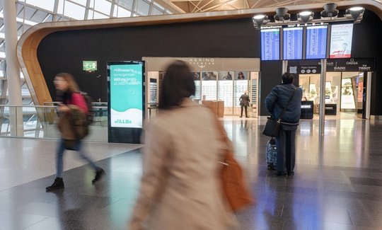 Die APG hat 44 zusätzliche Screens im Airside-Bereich aufgebaut: Damit sind 234 digitale Werbeflächen auf dem Flughafenareal verfügbar...       (Bild: zVg.)