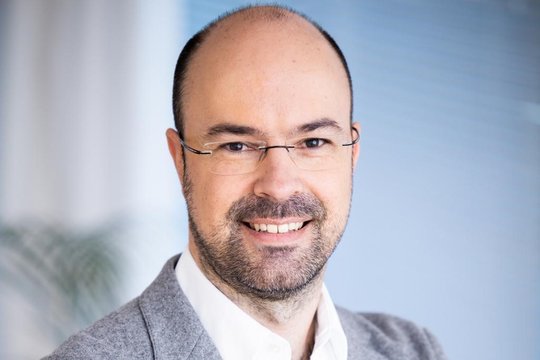Michael Schmidle ist seit 2014 bei der SRG und wird jetzt Mitglied der erweiterten Geschäftsleitung von SRF…    (Bild: SRF)